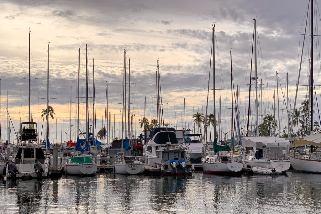 honolulu_harbour_boats